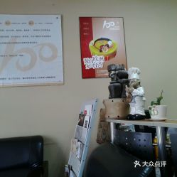 虹山建設(shè)路 面包飲品與電子產(chǎn)品的一站式消費(fèi)指南